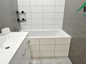 Prodej bytu 3+1, Tachov, Želivského, 70 m2