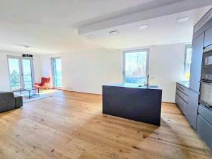 Pronájem bytu 3+kk, Praha - Smíchov, U Dívčích hradů, 119 m2