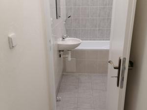 Pronájem bytu 1+kk, Kladno, Osvoboz. pol. vězňů, 41 m2