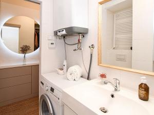 Pronájem bytu 1+kk, Praha - Vinohrady, Šrobárova, 28 m2