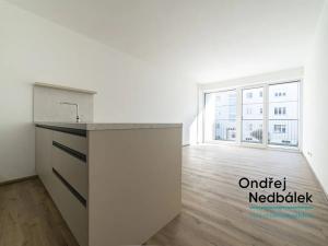 Pronájem bytu 1+kk, Zlín, Kvítková, 33 m2