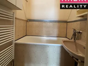 Prodej bytu 2+1, Ostrov, Masarykova, 70 m2
