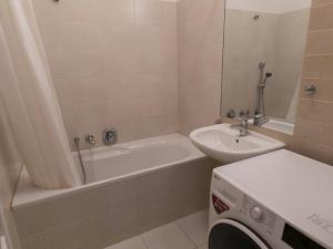 Pronájem bytu 2+kk, Praha - Smíchov, Štefánikova, 55 m2