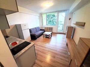 Pronájem bytu 1+kk, Praha - Radotín, Vrážská, 28 m2