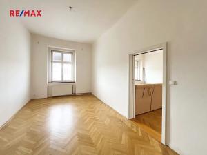 Pronájem bytu 3+1, Praha - Smíchov, Nádražní, 95 m2