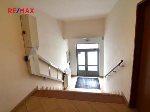 Pronájem bytu 1+kk, Praha - Záběhlice, Mikanova, 42 m2