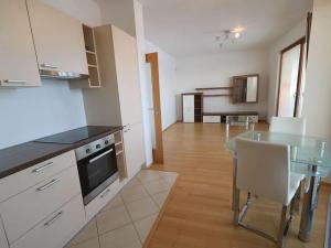 Pronájem bytu 1+kk, Praha - Stodůlky, Nad Dalejským údolím, 38 m2