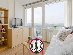 Pronájem bytu 1+kk, Praha - Hostivař, Hornoměcholupská, 22 m2