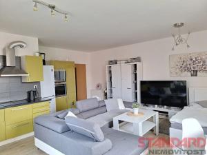 Prodej bytu 2+kk, Tlučná, Pod Školkou, 71 m2
