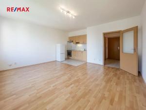 Pronájem bytu 1+kk, Praha - Horní Měcholupy, Padovská, 32 m2