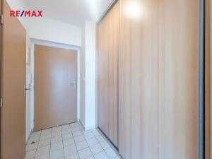 Pronájem bytu 1+kk, Praha - Horní Měcholupy, Padovská, 32 m2