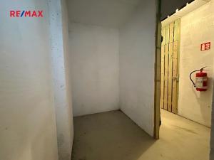 Pronájem bytu 1+kk, Praha - Horní Měcholupy, Padovská, 32 m2