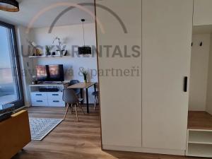 Pronájem bytu 2+kk, Praha - Smíchov, Plzeňská, 40 m2