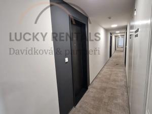 Pronájem bytu 2+kk, Praha - Smíchov, Plzeňská, 40 m2