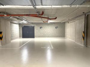 Pronájem garážového stání, Praha - Vysočany, Hindlova, 12 m2