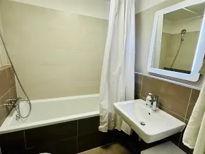 Pronájem bytu 2+kk, Praha - Karlín, Nekvasilova, 56 m2