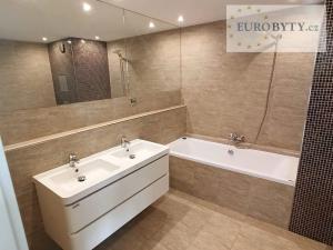Prodej bytu 2+kk, Praha - Vršovice, Vršovická, 76 m2
