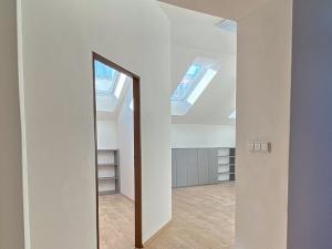 Pronájem bytu 4+kk, Praha - Nové Město, Na výtoni, 86 m2