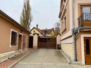 Prodej obchodního prostoru, Čečelice, Všetatská, 1000 m2