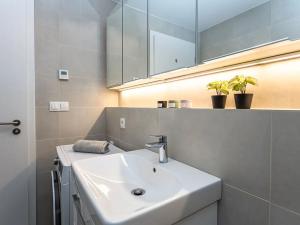 Pronájem bytu 1+1, Praha - Smíchov, Na Valentince, 50 m2