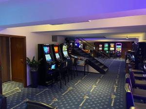 Pronájem obchodního prostoru, Kladno, U tržnice, 180 m2