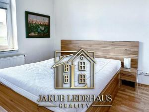 Prodej bytu 2+kk, Praha - Podolí, Na Zlatnici, 55 m2