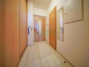 Pronájem bytu 1+kk, Praha - Horní Měcholupy, Padovská, 41 m2