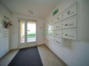 Pronájem bytu 1+kk, Praha - Horní Měcholupy, Padovská, 41 m2