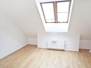 Pronájem bytu 3+1, Praha - Smíchov, Štefánikova, 128 m2