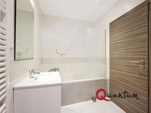Prodej bytu 2+kk, Praha - Horní Měcholupy, Modenská, 59 m2