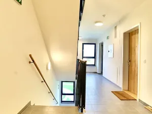 Pronájem bytu 1+kk, Praha - Malešice, Azzoniho, 36 m2