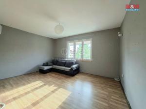 Prodej bytu 2+1, Ostrov, Hlavní třída, 60 m2