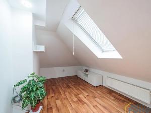Prodej rodinného domu, Klešice, 365 m2