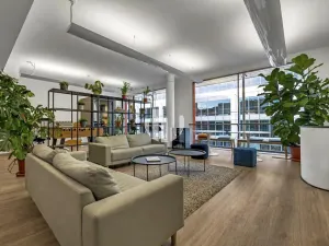 Pronájem kanceláře, Praha - Karlín, Křižíkova, 942 m2