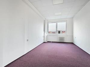 Pronájem kanceláře, Praha - Libeň, Na žertvách, 2000 m2