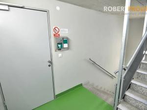 Pronájem garážového stání, Praha - Bubeneč, Jilemnického, 12 m2