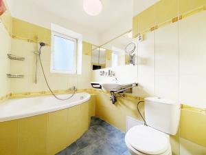 Prodej bytu 3+kk, Praha - Prosek, Letňanská, 77 m2