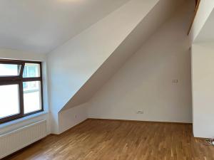 Pronájem bytu 2+kk, Praha, Bělohorská, 53 m2