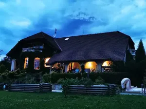 Prodej rodinného domu, Staříč, 403 m2