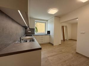 Pronájem bytu 3+1, Praha - Krč, Lukešova, 71 m2