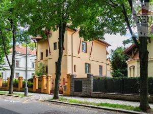 Pronájem bytu 3+1, Praha - Bubeneč, Slavíčkova, 90 m2