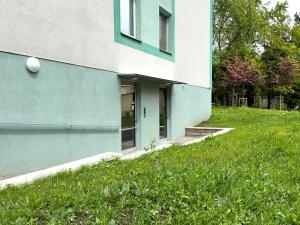 Pronájem ordinace, Praha - Kobylisy, Bergerova, 105 m2