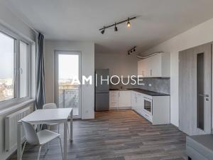 Pronájem bytu 1+kk, Praha - Strašnice, Zvěřinova, 48 m2