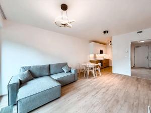 Pronájem bytu 2+kk, Praha - Hloubětín, Domalípova, 59 m2