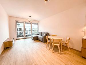 Pronájem bytu 2+kk, Praha - Hloubětín, Domalípova, 59 m2