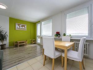 Pronájem bytu 3+kk, Praha - Kobylisy, Mirovická, 68 m2