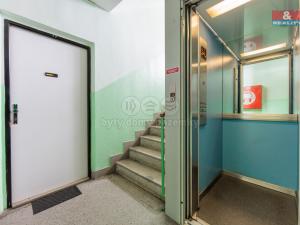 Prodej bytu 2+1, Karlovy Vary - Stará Role, Družstevní, 64 m2