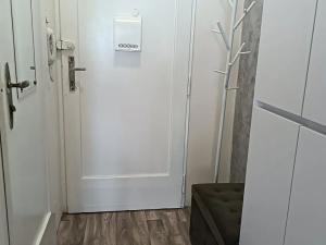 Pronájem bytu 1+kk, Praha - Košíře, Vrchlického, 23 m2