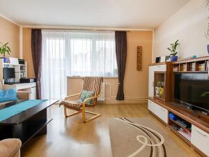 Prodej bytu 3+1, Hrádek, Družstevní, 75 m2
