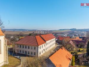 Prodej výrobních prostor, Načeradec, Zámecké náměstí, 1800 m2